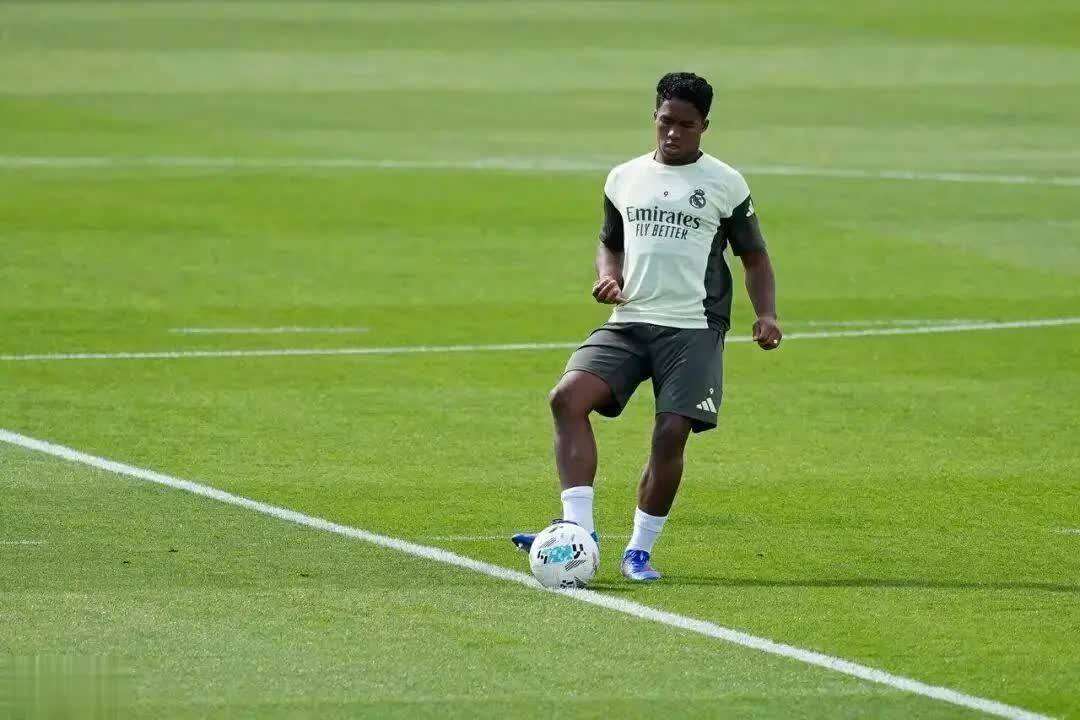 多米体育官方网站-费兰特那不勒斯四部曲